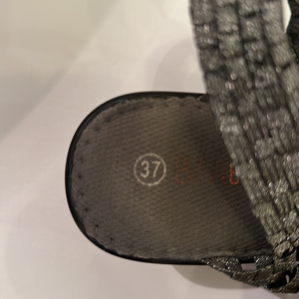 Bernie Mev size 37 sandals. - Picture 4 of 7